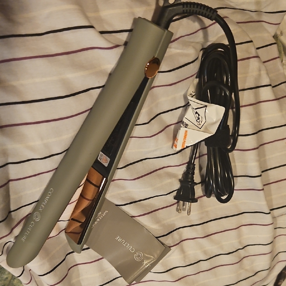 Complex Culture Hair Straightener